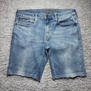 American Eagle Shorts Mens 34 Light Wash Denim Cut Offs Raw Hem Flex Casual Work